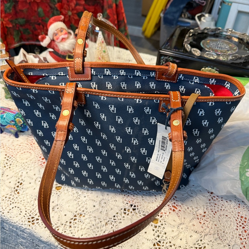 Dooney & Bourke Greta Small Leisure Shoppers Tote NWT - Picture 2 of 7